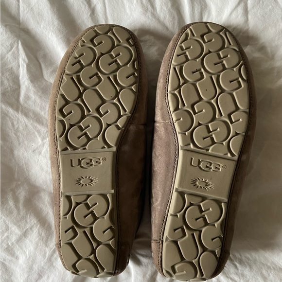 EUC Ugg Ansley Slippers, 8 - Picture 5 of 6